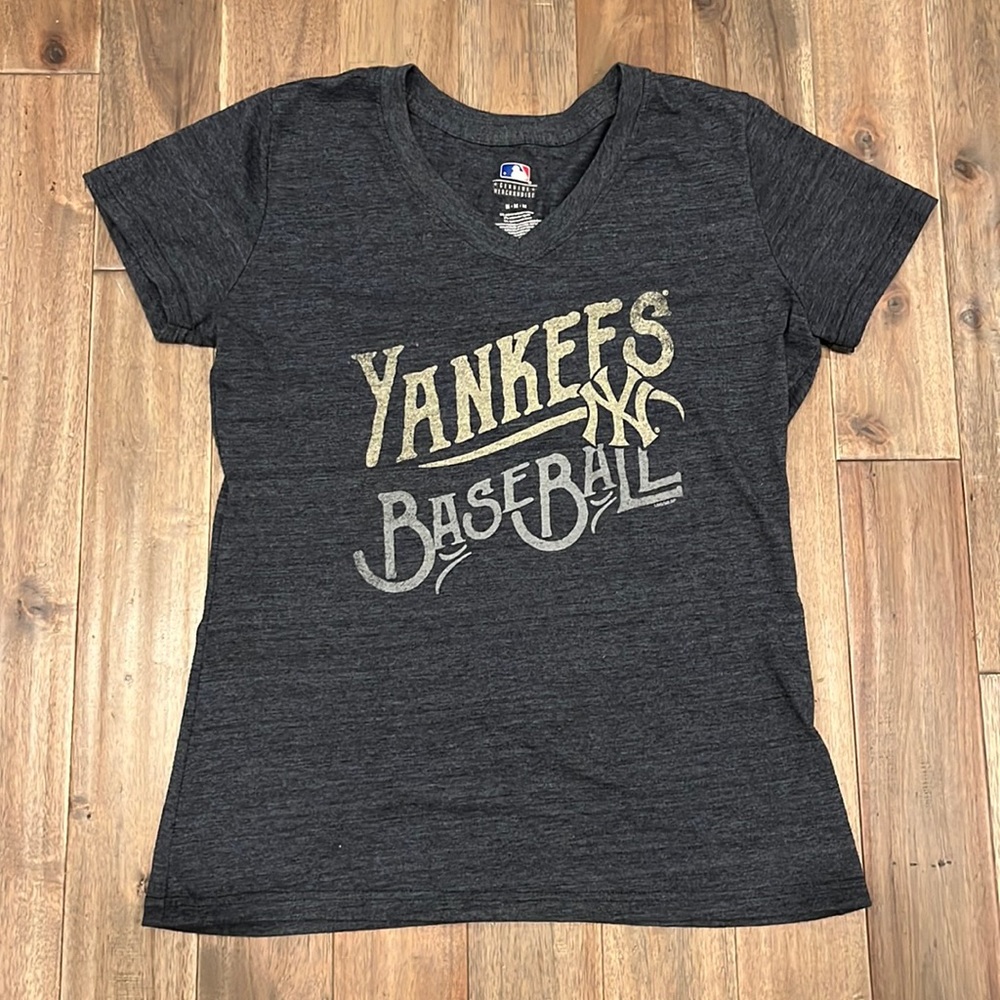 MLB New York Yankees Baseball Logo Short Sleeve T-Shirt Tee Women’s Size Medium